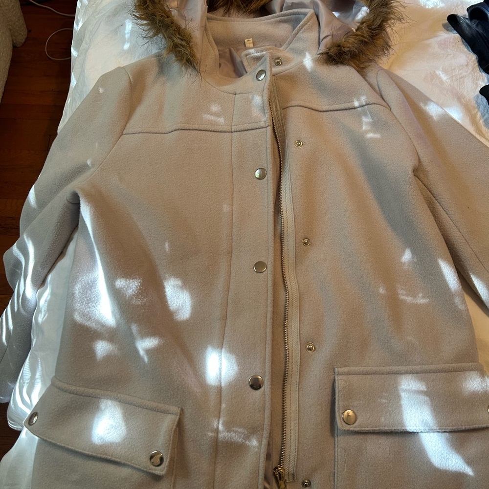 Similar to the J crew pea coat! Size M barely worn. Like new.